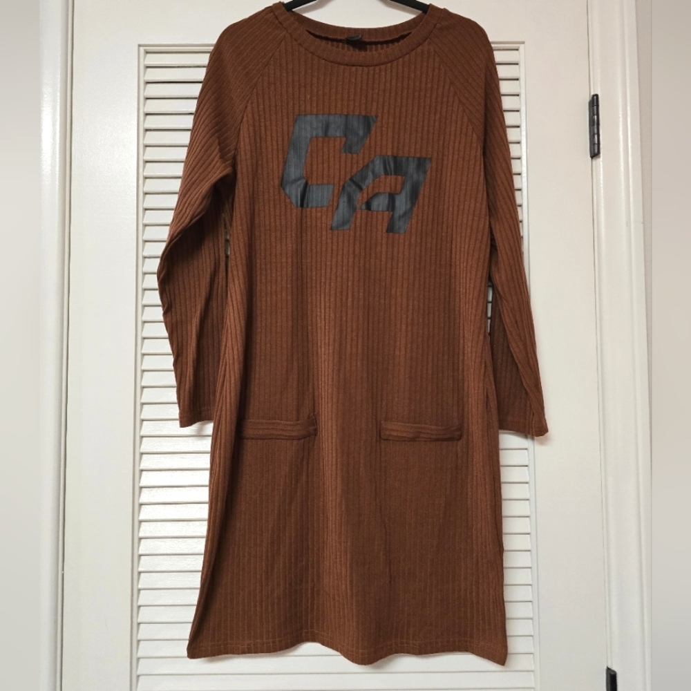 SHEIN - (Plus-Size) Brown & Black Letter CA Graphic Rib-Knit Dress With Pockets